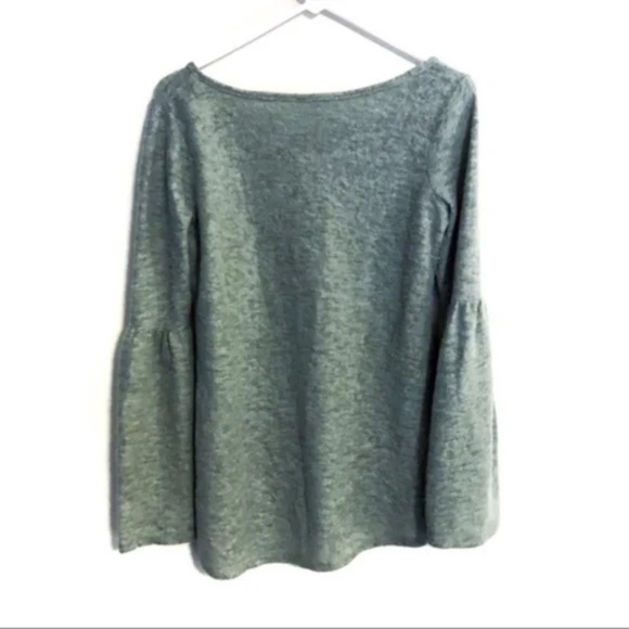 Andreé by Unit Bell Sleeve Fleecy Green Top - Picture 6 of 6